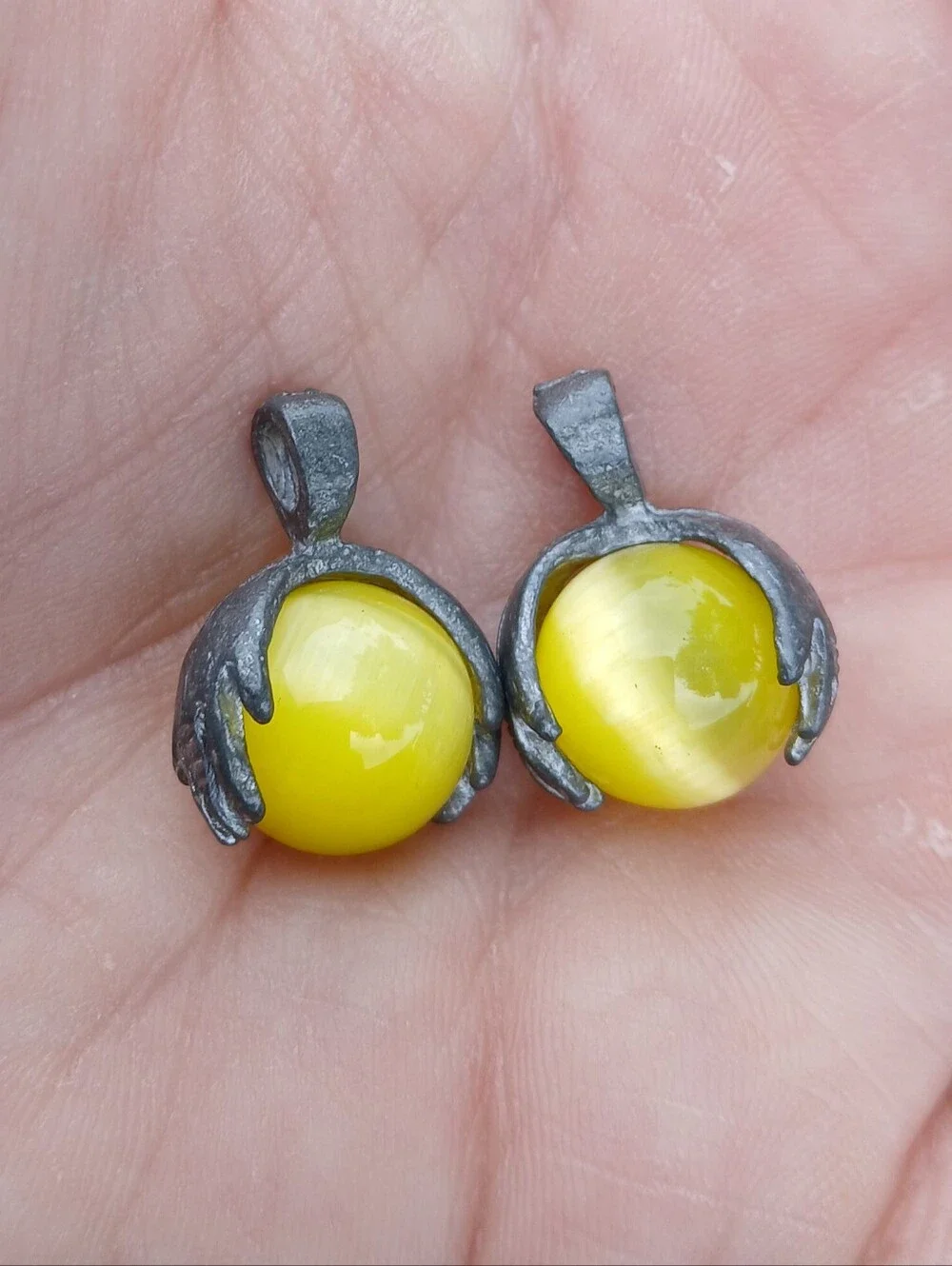 New 2pc Hands Holding Yellow Cat Eye Sphere Pendant.